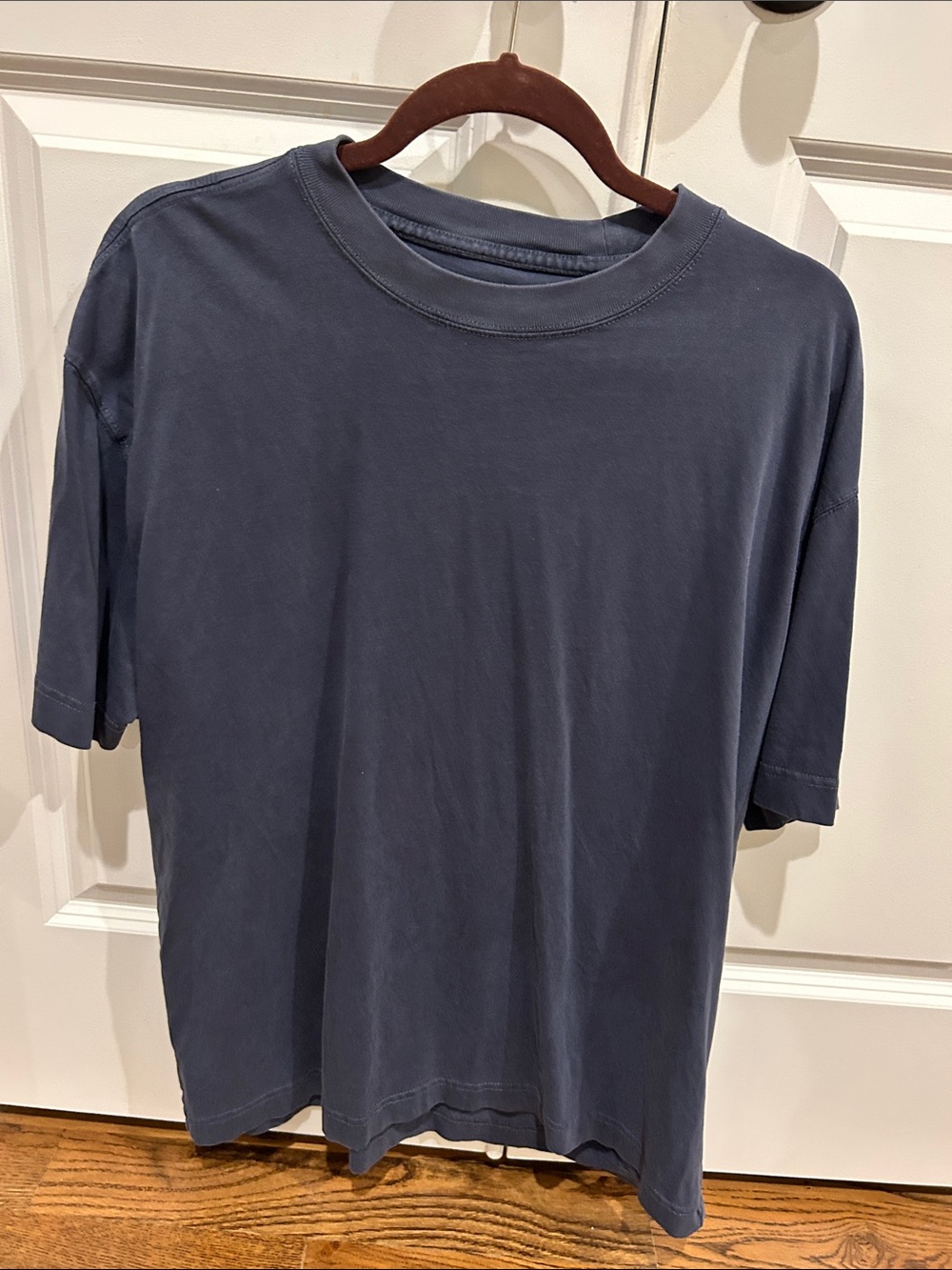 Hollister Men's Short Sleeve Crew Tee in Faded Navy